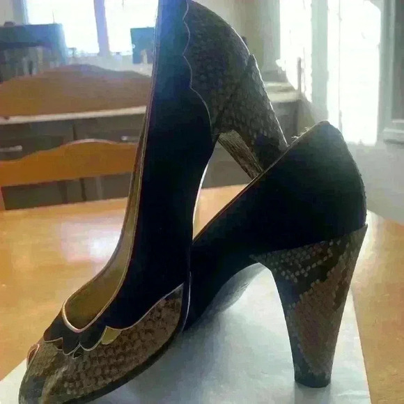 MARC By MARC JACOBS Snakeskin Suede Pumps - Size 40 - Picture 9 of 12
